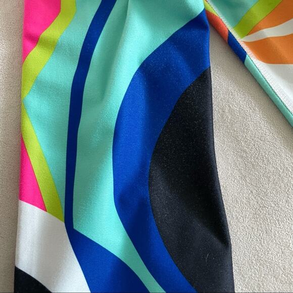 Fabletics Winn Printed PowerHold Capri Size XS Multicolor 90s Barbie Geometric - Picture 8 of 9